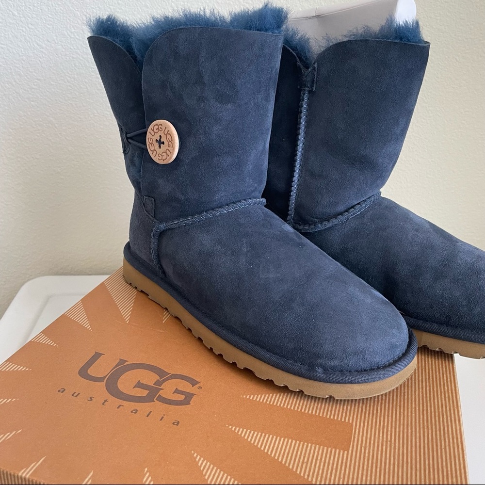 ugg • bailey button boot - Picture 4 of 10